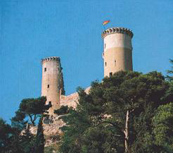 Parole e immagini i castelli dei trovatori Il castello di Gourdon Il