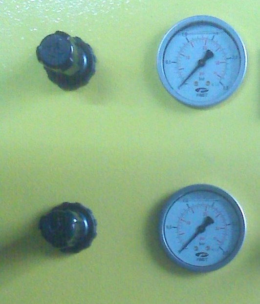 La polverizzazione è controllata da un sistema di controllo e riduzione dell aria molto preciso che consente un erogazione costante con pressioni da 0,1 a 0,8 bar.