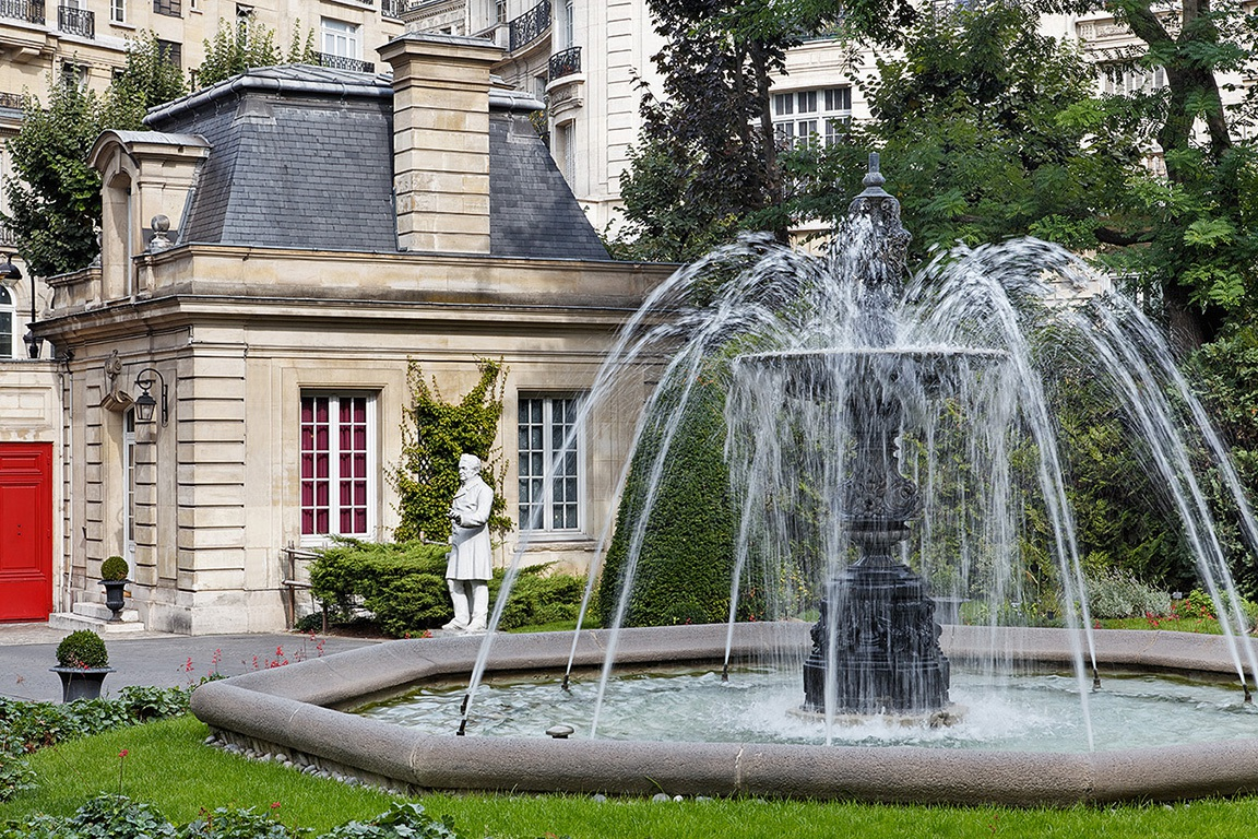 Pavillon d'amour Saint James Paris, Francia, Paris Unico al mondo: Un oasi di verde protegge l unico châteauhôtel di parigi.