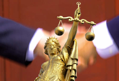 La Corte di giustizia la tutela del diritto 27 giudici indipendenti, uno per ogni paese Norme