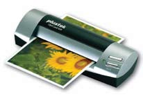 OptiCard 820 A6 size portable scanner Best assistant gestirà automaticamente i biglietti da visita e le foto Alimentazione e trasferimento dei dati tramite USB CIS 600 dpi Colori: 48-bit input,