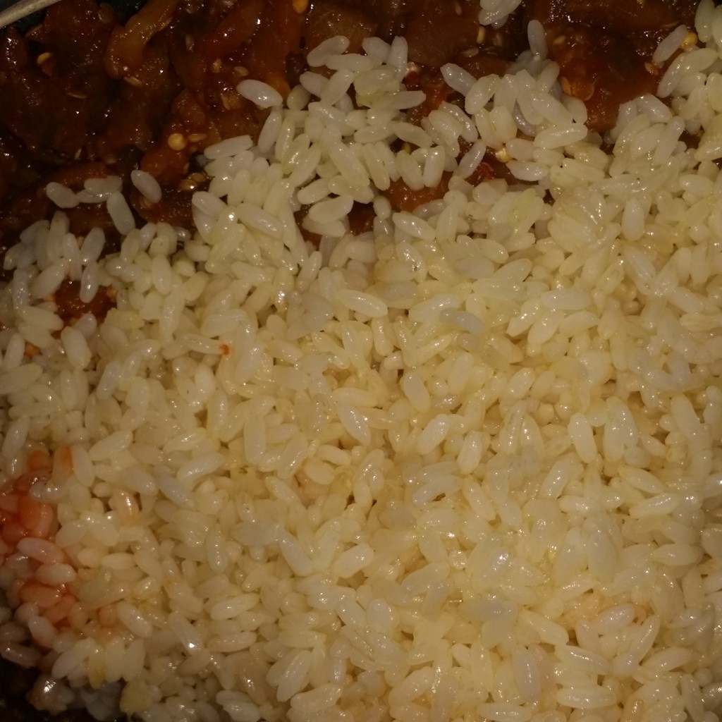 Appena tornata da lavoro ho subito messo sopra l acqua per il riso, l ho salato, l ho bollito e lo scolato per bene.