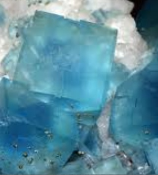 specie minerali classificazione sulla base della composizione chimica e del reticolo cristallino -silicati -ossidi -solfuri -solfati