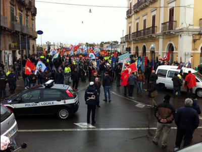 llva. Lo sciopero ed il corteo di Taranto: ma contro chi manifestavano? Erano tutti lì!