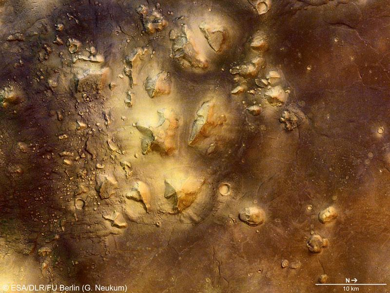 1976, sonda Viking, NASA 2006, Mars express, ESA Cydonia Regio E localizzata nell emisfero nord di Marte, nella grande pianura Acidalia planitia.