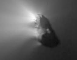 Cometa Tempel 1 periodo 5,5 anni Cometa di Halley periodo 76 anni Immagine del nucleo ripresa dal proiettile della