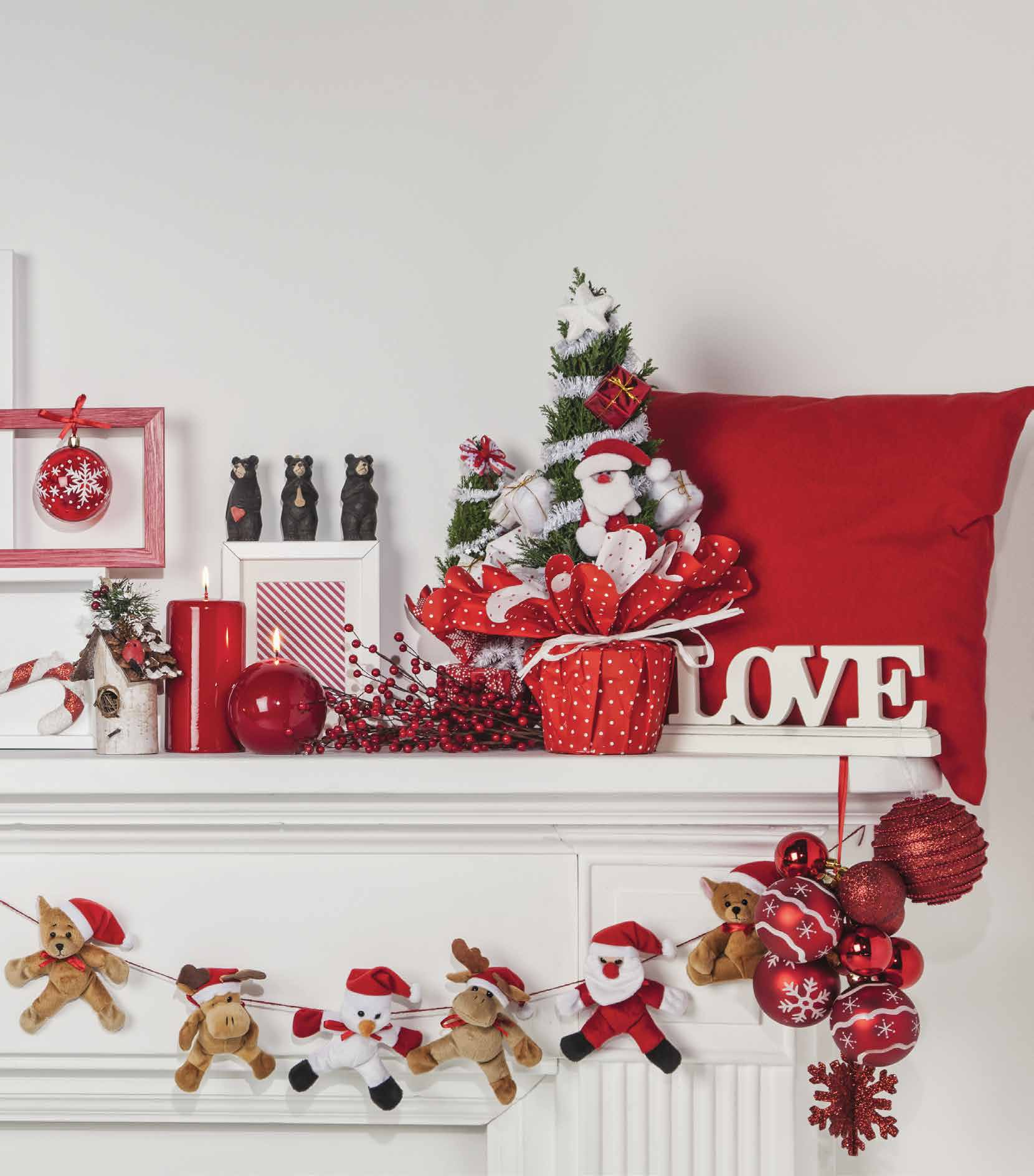 Il Natale è una casa vestita di rosso Un'esplosione di rosso e bianco: le tradizioni rivivono, in una ricchissima scelta di addobbi e decorazioni dallo stile classico.