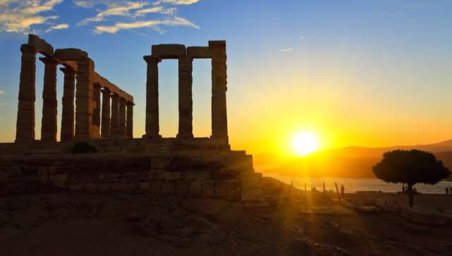 27 Aprile Giovedì KALAMBAKA (Meteore) ATENE Pensione completa.