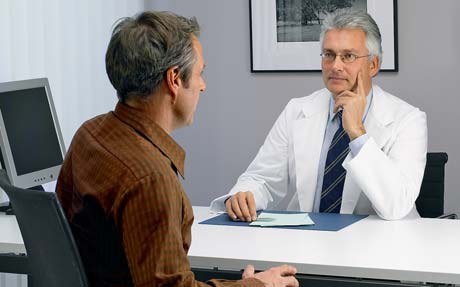 Medicina assicurativa I medici delle agenzie visitano gli assicurati e valutano le loro abilità funzionali.