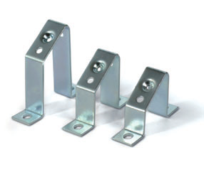 Accessori per profilati Staffe inclinate portabarre zincate adatte per il fissaggio di profilati porta morsetti - filetto M6