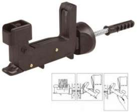 FERMAPERSIANE NERE A VITE AD OMINO Distanziale FISSO a mm.60 Scatola da 25 Pz. 10105 FERMAPERSIANE NERE A VITE AD OMINO Distanziale REGISTRABILE 10105/ Tipo 1 2 Misura da mm 25/70 25/130 Scatola pz.