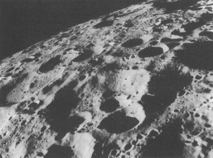 Geologia lunare Gli Altipiani lunari sono costituiti da montagne che possono arrivare fino a