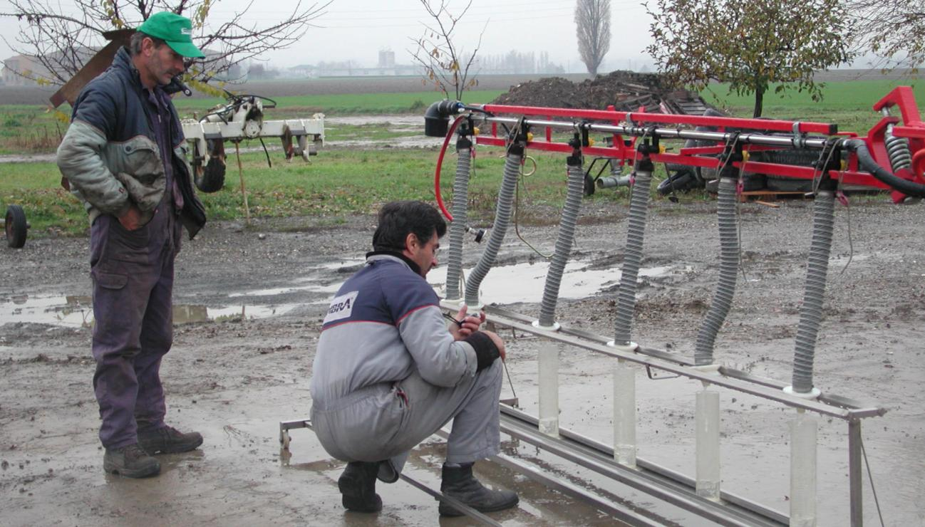 Portata degli ugelli Determinare la portata di tutti gli ugelli presenti sulla barra operando con le sezioni tutte aperte e senza interrompere o modificare le modalità di funzionamento della pompa e