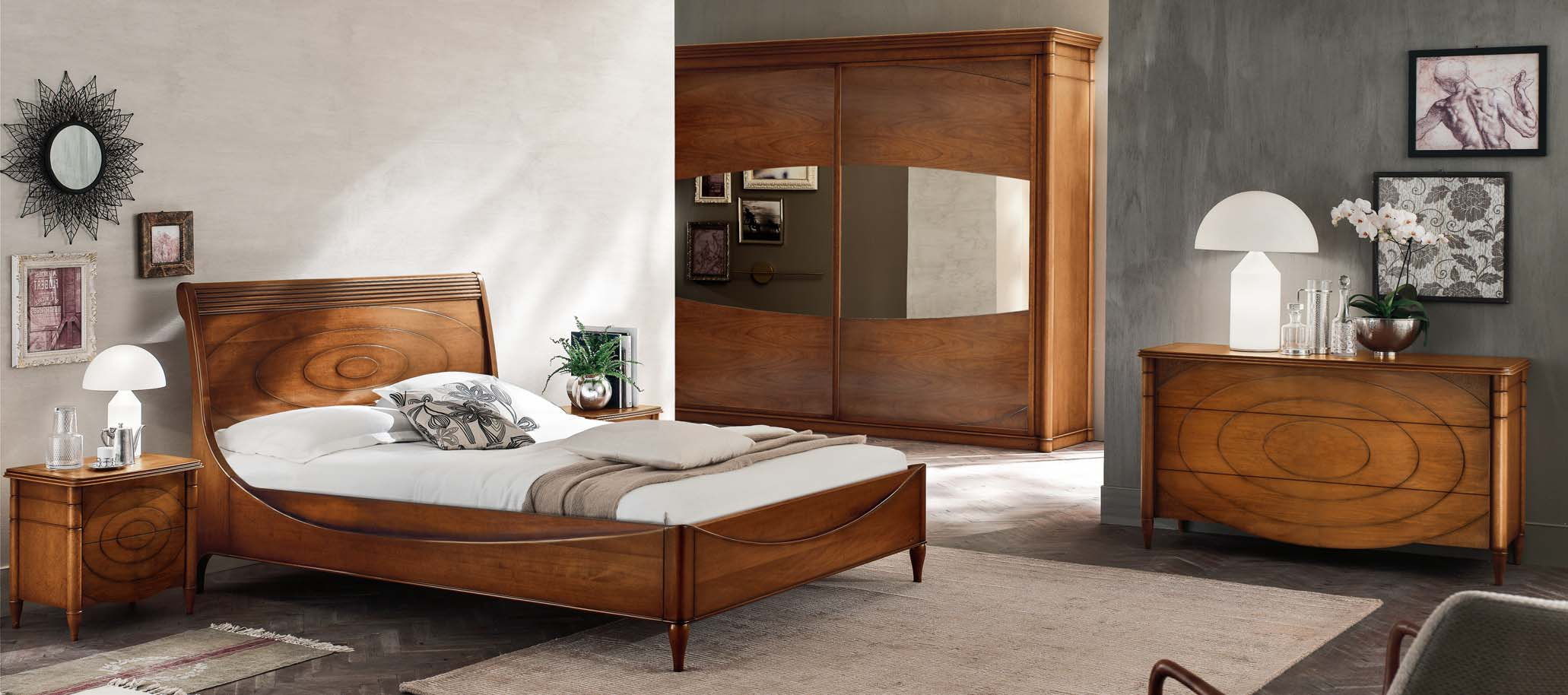 N 1 Collection uno 52 N 1 collection N148 LETTO SENZA PEDIERA, SPONDE DRITTE / BED WITHOUT FOOTBOARD. FINITURA / FINISH: AMBRA. N111 COMÒ A TRE CASSETTI / CHEST OF DRAWERS WITH THREE DRAWERS.