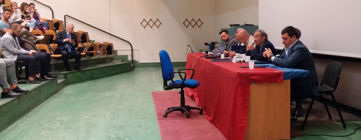 Master in Strumentazione chirurgica mini-invasiva e robotica Struttura del Master Il Master, strutturato in 1500 ore complessive, darà diritto a 60 CFU, con le seguenti modalità: 525 ORE DI DIDATTICA