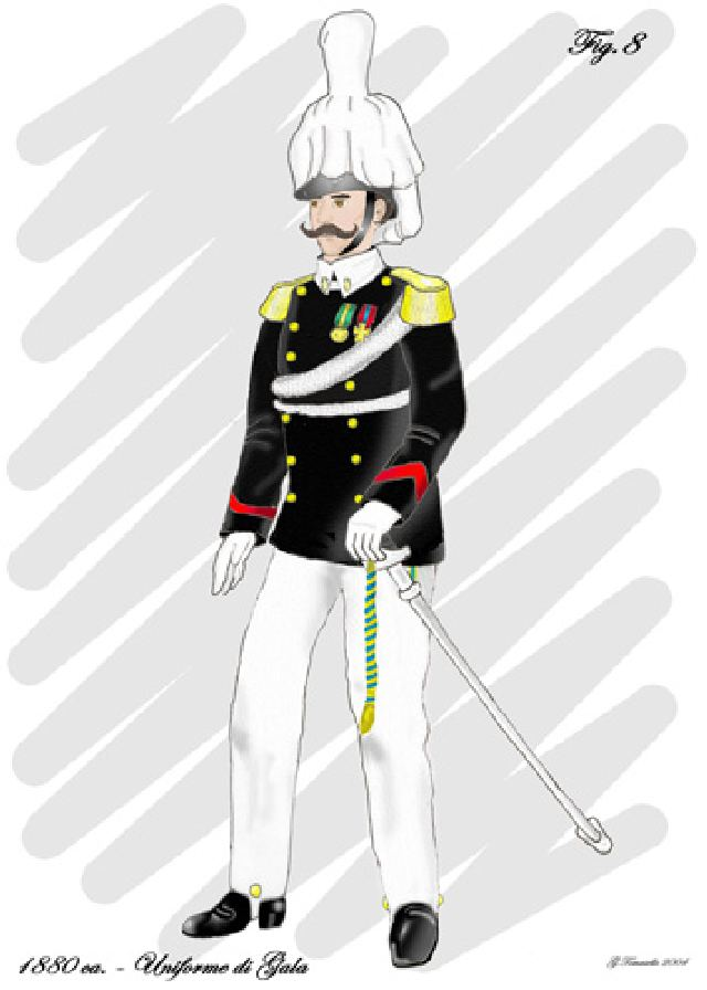 1880 Uniforme di Gala Caratterizzata da un casco piumato bianco di chiara derivazione prussiana, spalline dorate, ampio doppio cordone bianco da appuntare sul petto, guanti bianchi.