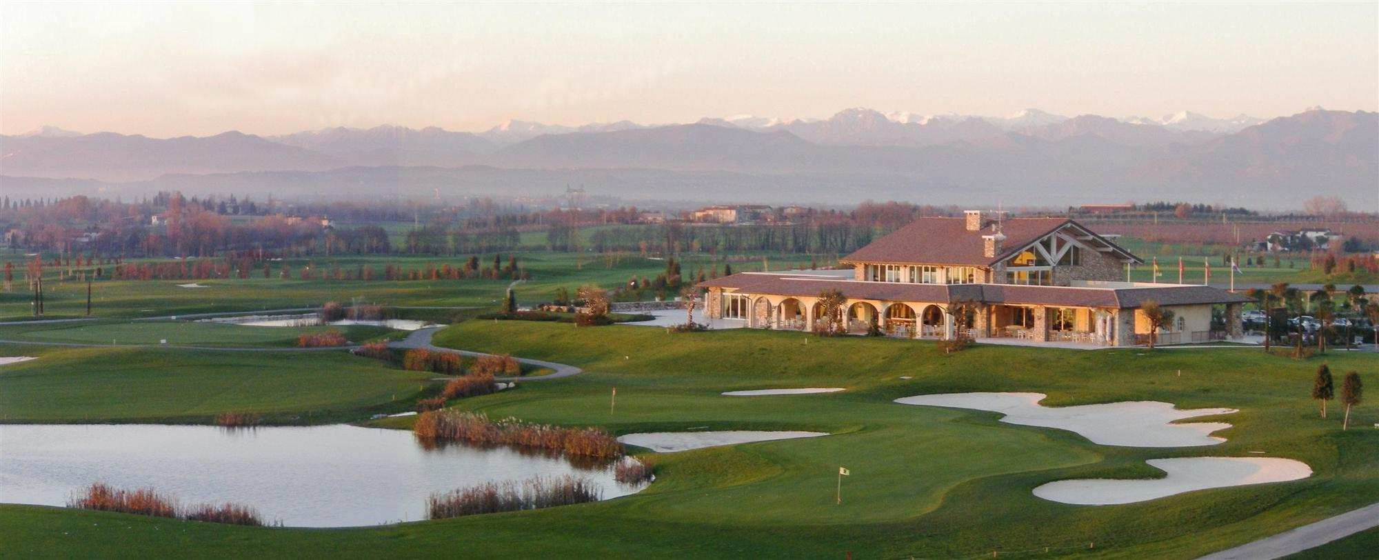 AGIS Associazione Golfisti Italiani Seniores Via Uguccione da Pisa, 6 20145 Milano Tel. +39.0248519474 Fax +39.0248519476 Internet: www.agisgolf.