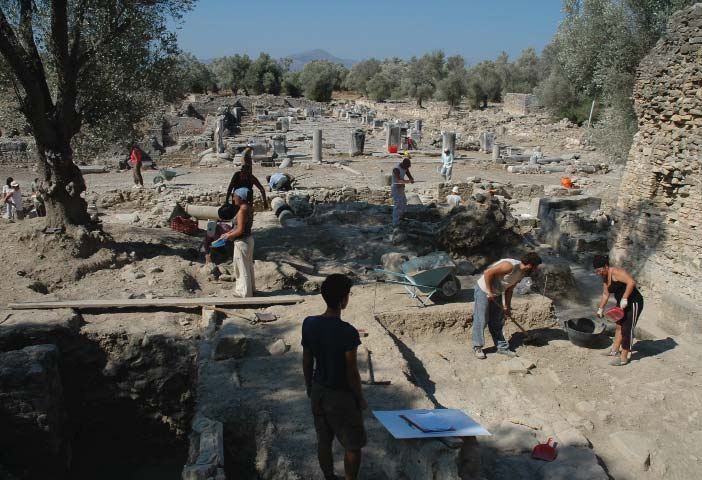 campagna, identificato in un caput aquae dell acquedotto che in età imperiale riforniva la città; questo sorgeva lungo una strada, comunemente indicata come strada ovest, in corrispondenza del suo