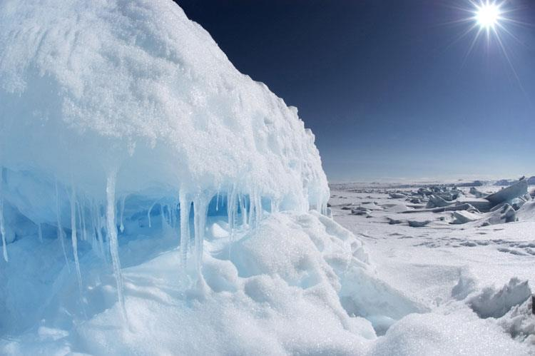 Dimensione ambientale I cambiamenti climatici e l emissione di contaminanti che si verificano nell Artico influenzano le condizioni meteorologiche a livello europeo e globale.