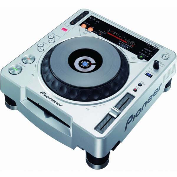 CDJ 800 MKII cd player da tavolo con caricamento a slide jog wheel con sensibilità vinyl in grado di controllare il cd come si trattasse di un disco in vinile auto cue
