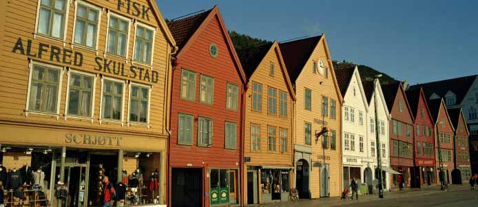 BERGEN CITTA' ANSEATICA Naturale punto di accesso alla regione dei fiordi norvegesi, tra la fine del XIV e il XVIII secolo Bergen è stato un importante porto commerciale della Lega Anseatica; l