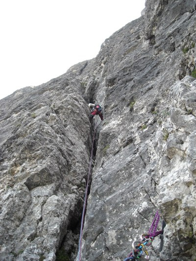 Bella roccia grigia Diedro dei Bellunesi? Diedro Livanos?