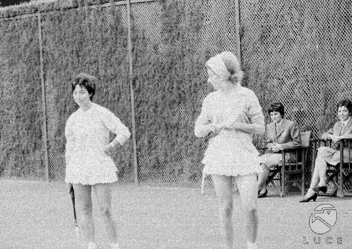 C era una volta, lo STORICO CIRCOLO TENNIS di via Como (entrata in Via Agrigento), che sin dagli anni 30 ospitava una vera e propria oasi di verde con pini