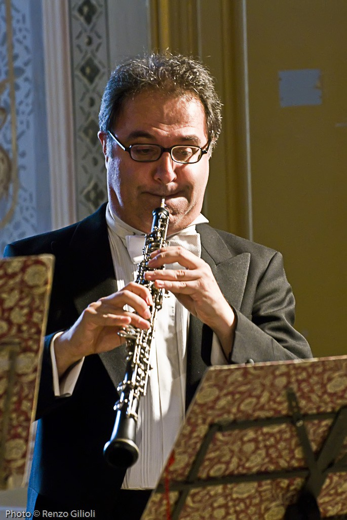 Gian Marco Solarolo Nato a Tortona, si è diplomato in oboe presso il Conservatorio"Verdi" di Torino e in Didattica della musica presso il Conservatorio "Vivaldi" di Alessandria.