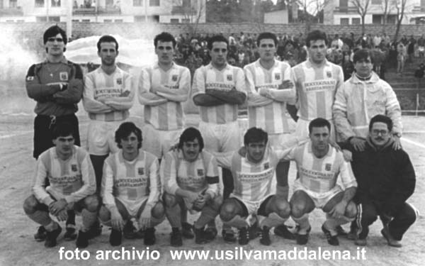 CAMPIONATO 1987-1988 In piedi da sinistra: Sias Appeddu Comiti Ciaramitaro Riccardi Cuccadu Piccotti (mass.