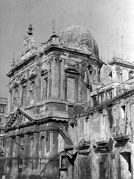 NAPOLI, CHIESA DELLA SANTA CROCE AL MERCATO Bombardamento del 4 agosto 1943, dalle 13:25 alle 14:50 Archivio storico dei Vigili del Fuoco di Napoli, inv. n. 3.