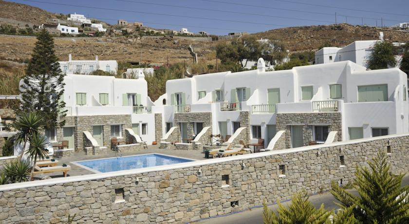 Hotel Manoulas**** - Aghios Ioannis Ubicato a soli 10 metri dalla spiaggia di Agios Ioannis, questa struttura in stile cicladico offre una piscina, un ristorante fronte mare, sistemazioni