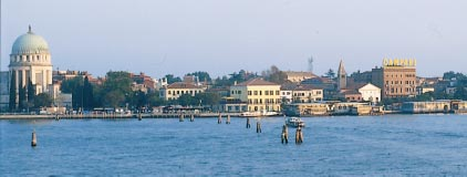 L Hotel Panorama, aperto tutto l anno, è una costruzione storica che dal 1900 accoglie i Suoi Ospiti nella ineguagliabile cornice del Bacino di San Marco e della Laguna di