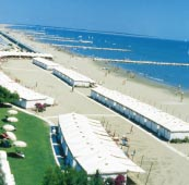 L Hotel Panorama è situato in Piazzale Santa Maria Elisabetta, in posizione centrale di fronte agli imbarcaderi dei vaporetti per Venezia.