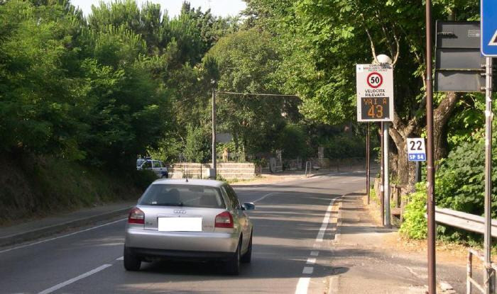 KM 22 + 000 centro urbano di Magliano Sabina, speed display nei pressi dell incrocio con strada comunale di accesso a