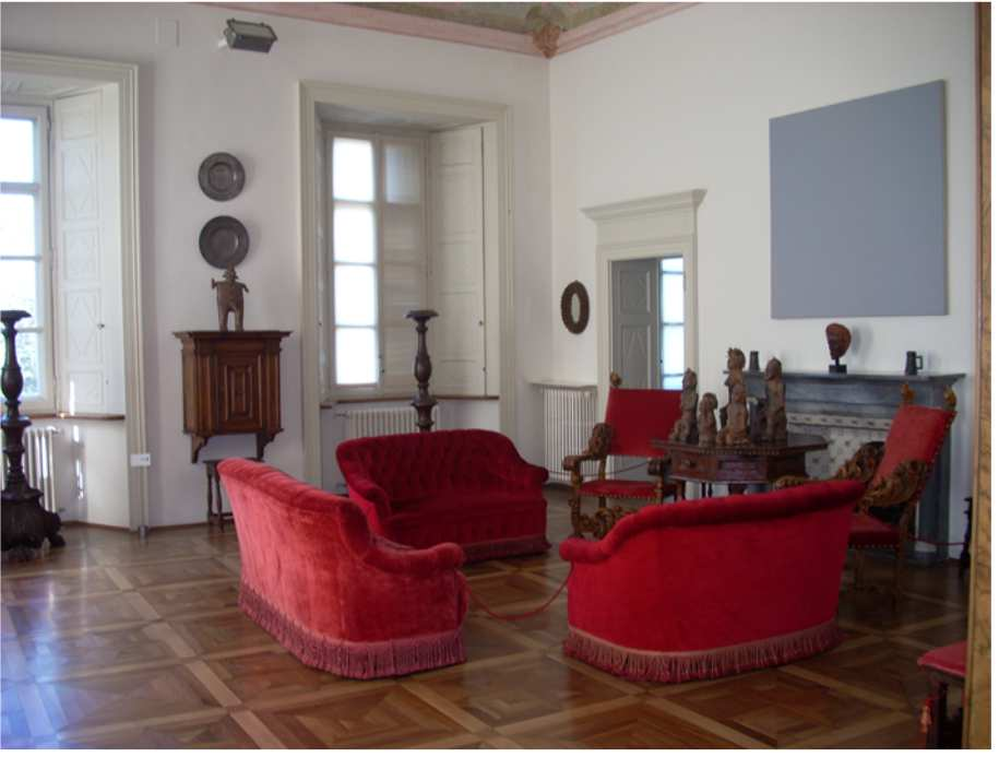 Il salotto rosso è la stanza dove Giuseppe Panza passava il tempo con i