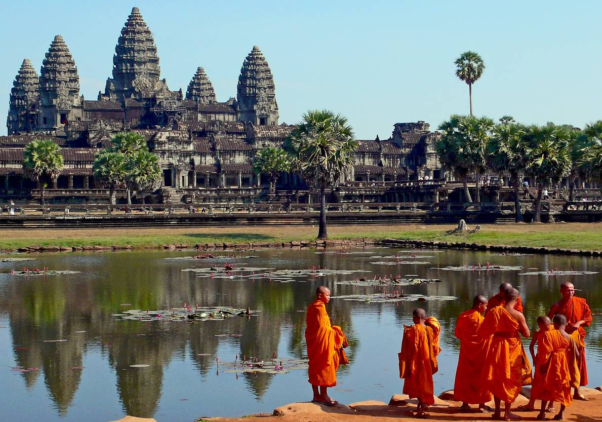 LAOS-CAMBOGIA Attraverso l Indocina Da Luang Prabang a Angkor tra vestigia storiche, natura e villaggi 16 giorni in hotel Un affascinante e completo itinerario che combina i due paesi meno conosciuti
