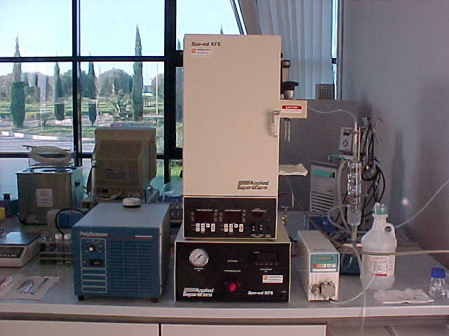 RISORSE STRUMENTALI Laboratori Specialistici, Complessi Impiantistici, Centri Dimostrativi Con riferimento al Rapporto CIVR 2001-2003 il