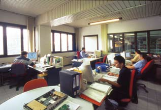 RVR Elettronica The Company RVR Elettronica was founded in 1979 to manufacture telecommunication, FM and television broadcast equipment.