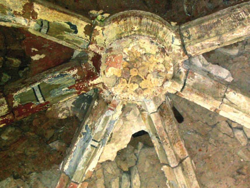 Transilvania Biserica din Jelna 30, astăzi ruină, este o sală ce are un altar, compus din două travee, ce pare derivat din arhitectura ordinelor predicatoare ce se răspândeşte în prima jumătate a