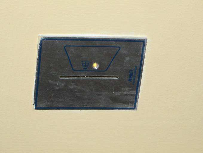 Il corridoio di accesso alla camera ha come fondo, della moquette soffice. La porta della camera ha una luce di passaggio di cm. 80.