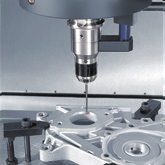 Misurazione automatica (opzione) Sistema misurazione pezzo in macchina (sonda mandrino) + È possibile eseguire il centraggio automatico e la misurazione automatica + Le applicazioni di misurazione