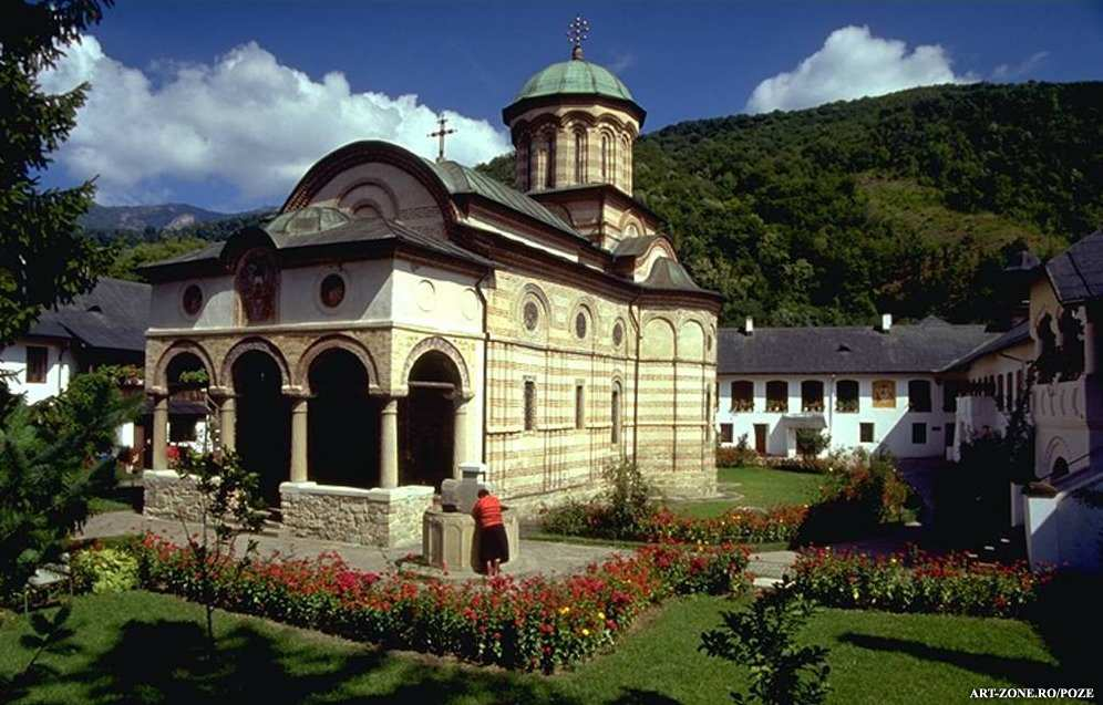 1 GIORNO monastero rappresenta un capolavoro dell archittetura sacra con piu di 150 motivi ornamentali d ispirazione tradizionale romena, bizantina, araba e persiana.