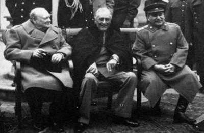 1945 febbraio, Yalta Churchill, Roosvelt e Stalin organizzano in Febbraio una Conferenza a Yalta in Crimea Concordano la divisione
