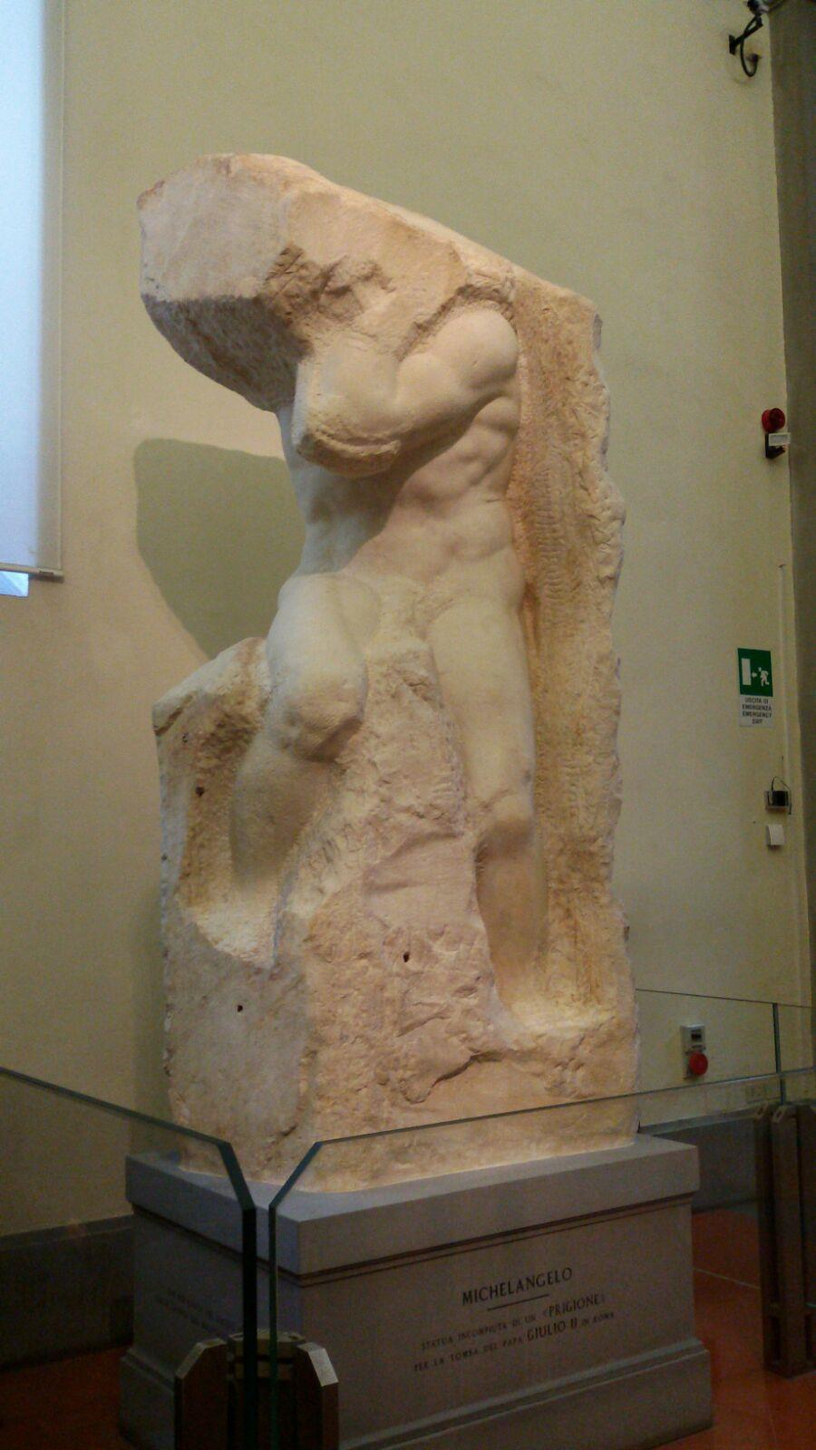 Proseguendo il tour fiorentino, alle Gallerie dell Accademia, una guida molto professionale, ci ha condotti alla volta delle maggiori opere del museo: dall immenso David di Michelangelo ai folgoranti