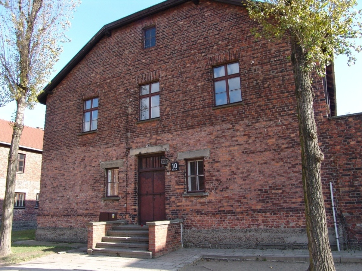 10 - blocco 10 sede di esperimenti In questo edificio a partire dal 1943 venivano effettuati sui