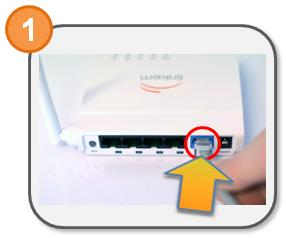 2. Collegare il plug Ethernet nero della IDU al PC sulla porta dell interfaccia di rete Ethernet, oppure all ingresso WAN dell AccessPoint di terze parti eventualmente incluso nella confezione. 2.4.