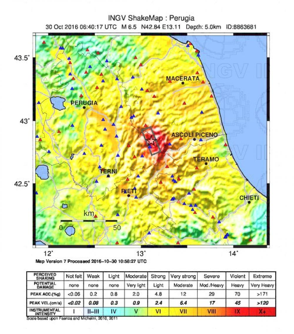 Mappe di scuotimento Le mappe mostrano i risultati dell'elaborazione denominata ShakeMap per la stima dei parametri di scuotimento del suolo sulla base di dati osservati e delle successive