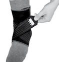 Applicazione della fascia In caso di supinazione ( slogatura ) Nota: Quanto più la cinghia di stabilizzazione esterna è tesa, maggiore è la limitazione della supinazione.