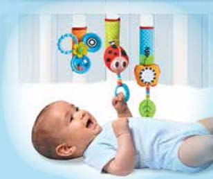 0m+ Crib & Stroller Sleeves Il gioco che aggiunge un tocco di allegria al lettino del tuo bambino Si adatta alla maggior parte dei lettini e dei passeggini Sviluppa le abilità motorie Coccinella