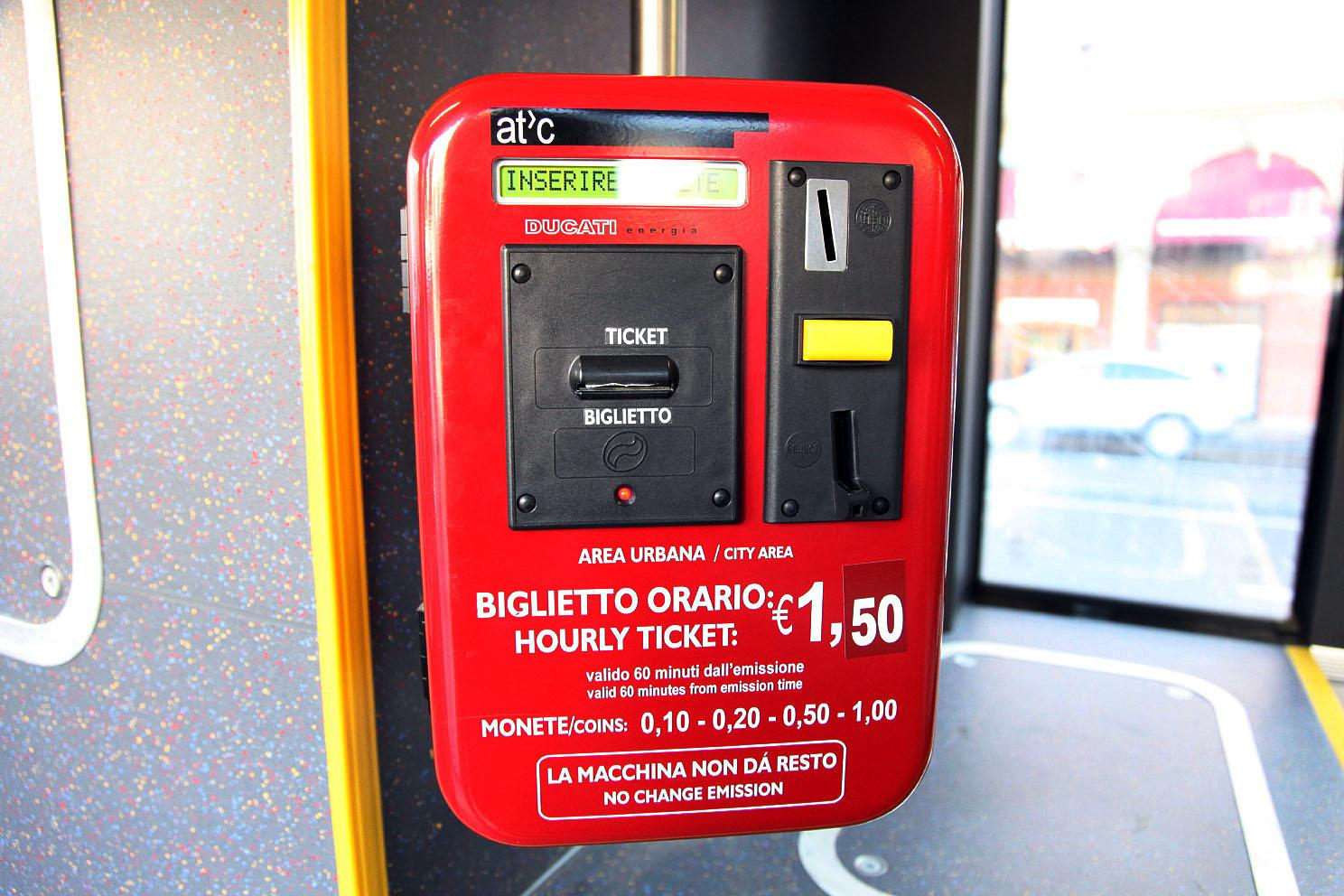 Cosa faccio quando arrivo alla stazione? 1. Segui l uscita per PIAZZA MEDAGLIE D ORO 2.